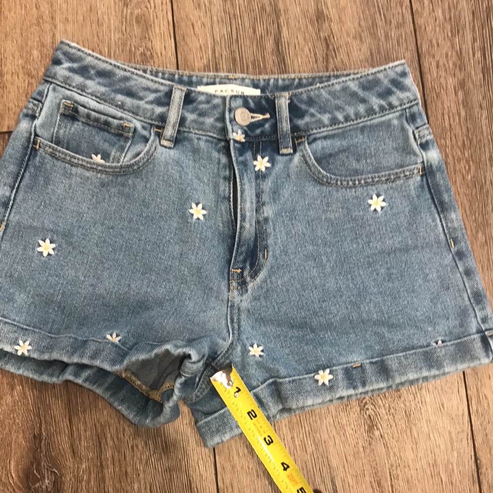 Flowered jean shorts - Picture 3 of 10
